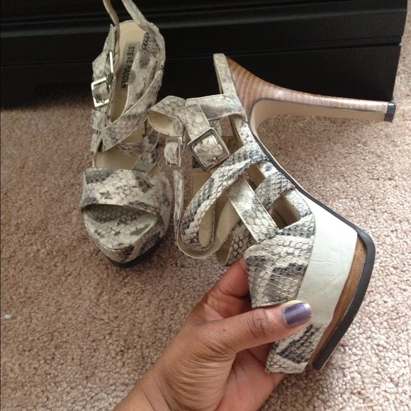 Steve Madden python platform - Picture 3 of 4