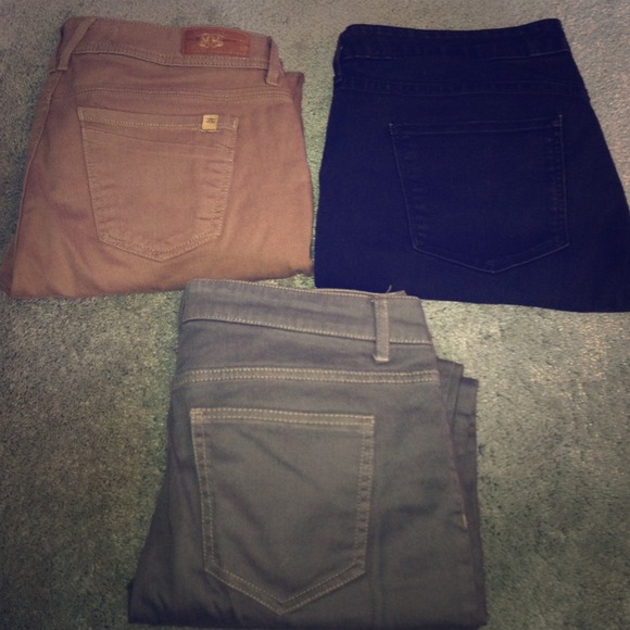 BUNDLE 📦!! 3 different color jeans!