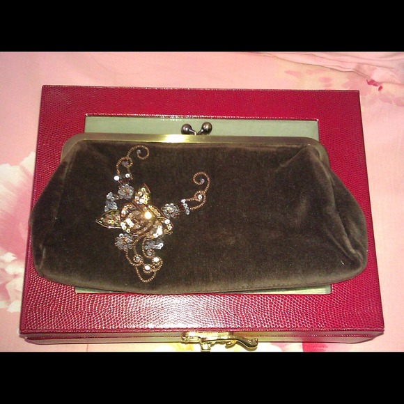 Express vintage style clutch