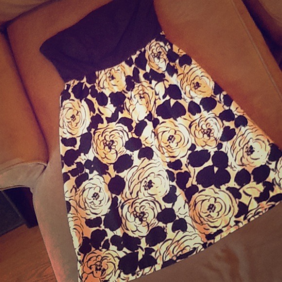 Anthropologie Deletta ruche bust, navy and white