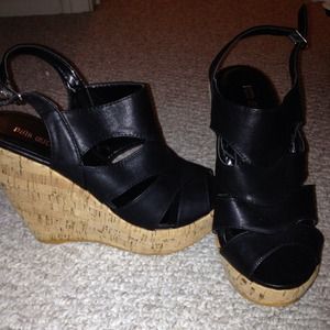 Size 5.5 wedges. Perfect for spring time.