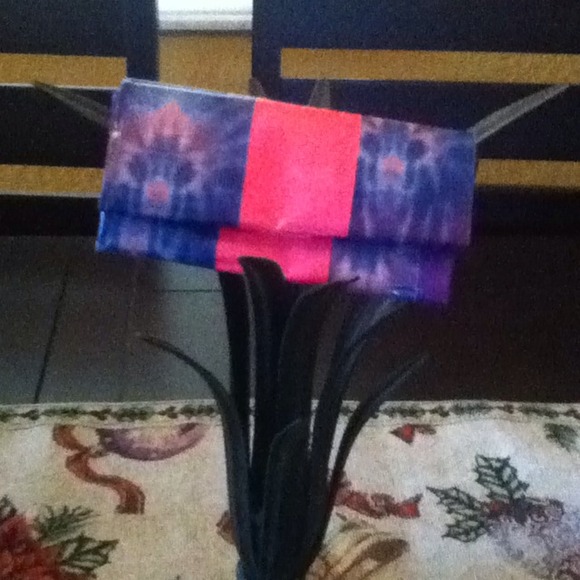 Accessories - Tie die and pink clutch