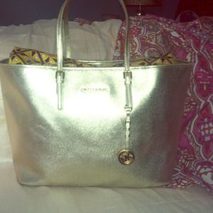 SOLD!!Michael Kors Jet Set Pale Gold Saffiano Tote