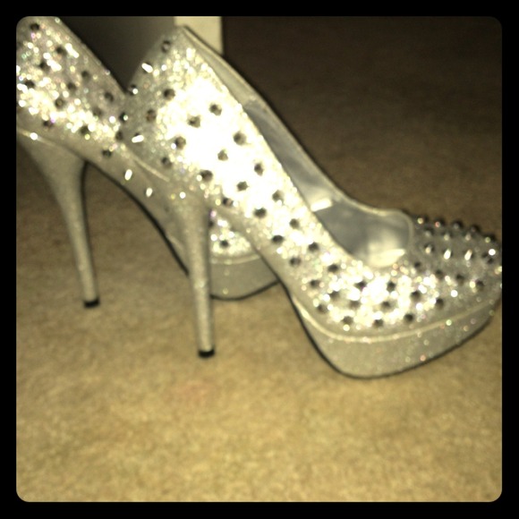 Shoes - I have 4 pair of shoes I only wear 1 time