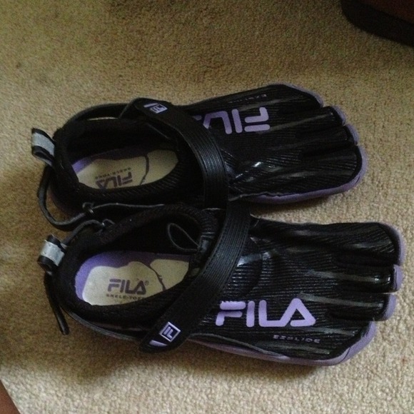 I have 4 pair of shoes I only wear 1 time - Picture 3 of 4