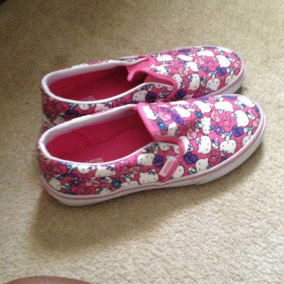 I have 4 pair of shoes I only wear 1 time - Picture 4 of 4