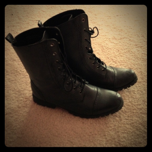 Combat boots