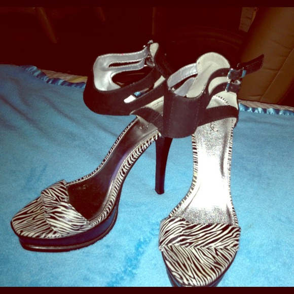 Qupid Stiletto Zebra 8.5 sold