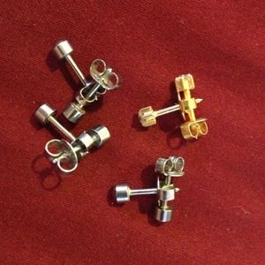 4 sets of studded earrings