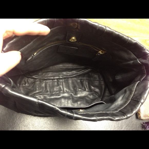 😃 TRADED😃 Prada Hobo 🌹 - Picture 2 of 4