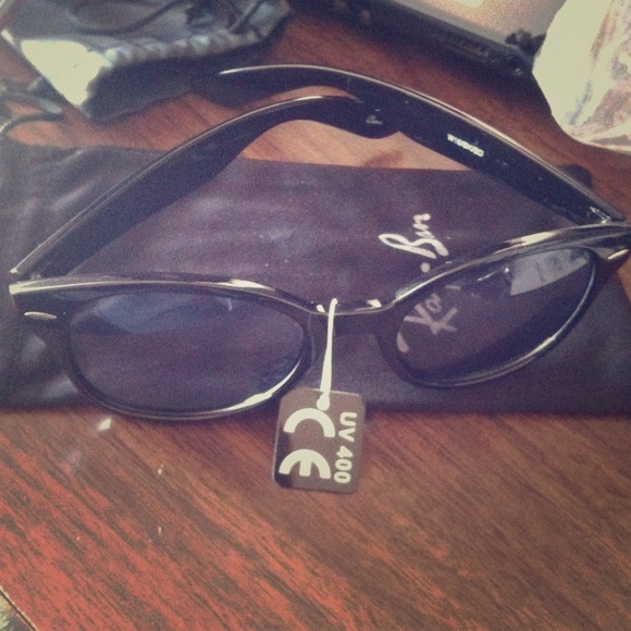Black Ray-Ban Sunglasses