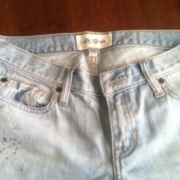 Abercrombie distressed jeans! - Picture 2 of 4