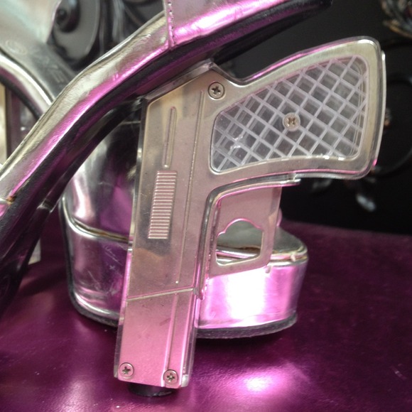 SOLD❗Chanel 👠 Limited Edition Collectors - Picture 2 of 4