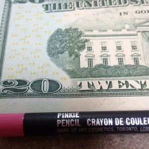 MAC DISCONTINUED PINKIE PENCIL..eyes or lips💋