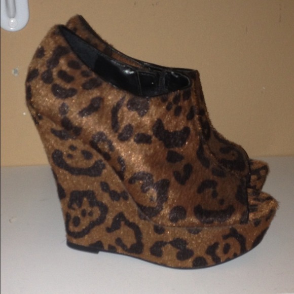 ❤Reserved❤ Bakers Leopard Wedge