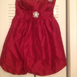 Red sliky dress with pendent