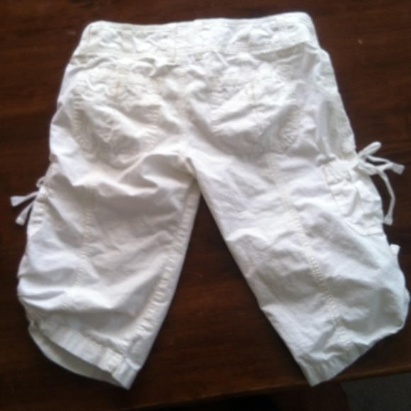 Hollister white Bermudas - Picture 3 of 3