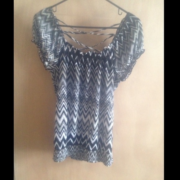 Large black and white top
