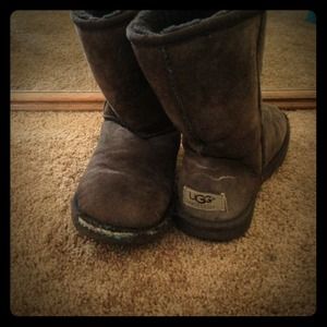 Brown genuine uggs!