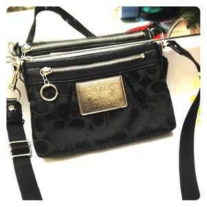 Authentic Coach side bag in black.