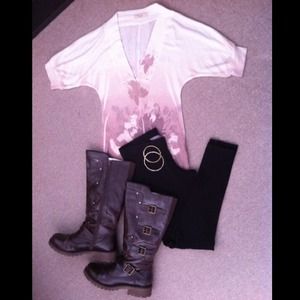 Cream/Tan V-Neck top