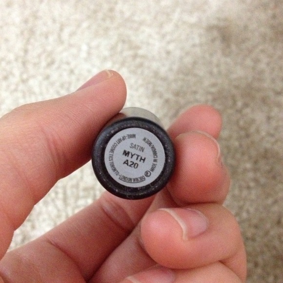 *Bundle SOLD* MAC Lipstick 'Myth' - Picture 2 of 3