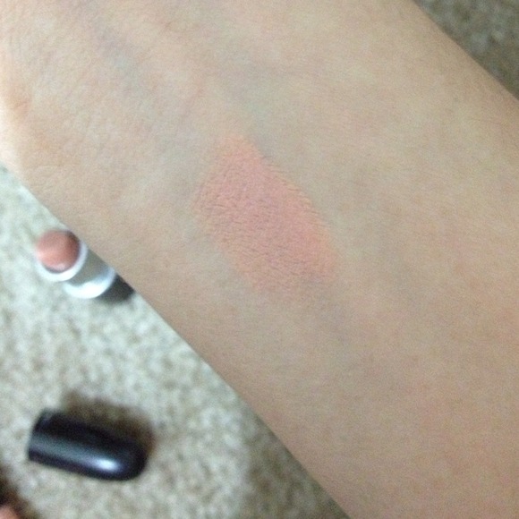 *Bundle SOLD* MAC Lipstick 'Myth' - Picture 3 of 3