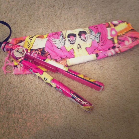 Funky hair straightener