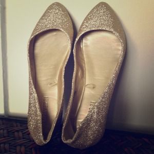 *Reserved* Bundle: Gold Flats // Flowy Tank