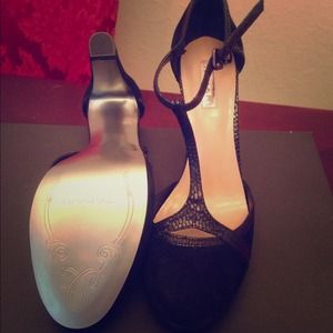 Tahari black heels