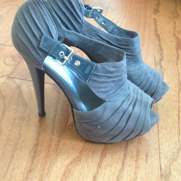 Shoes - Picture 2 of 2