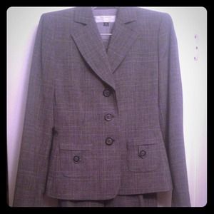 Tahari - Arthur S Levine grey pattern suit
