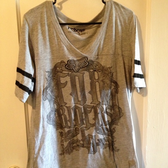 FOX™ Size XL, gray with design V-neck shirt 💗