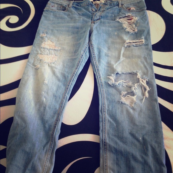 ⛔TRADED⛔Hollistet destroyed capris