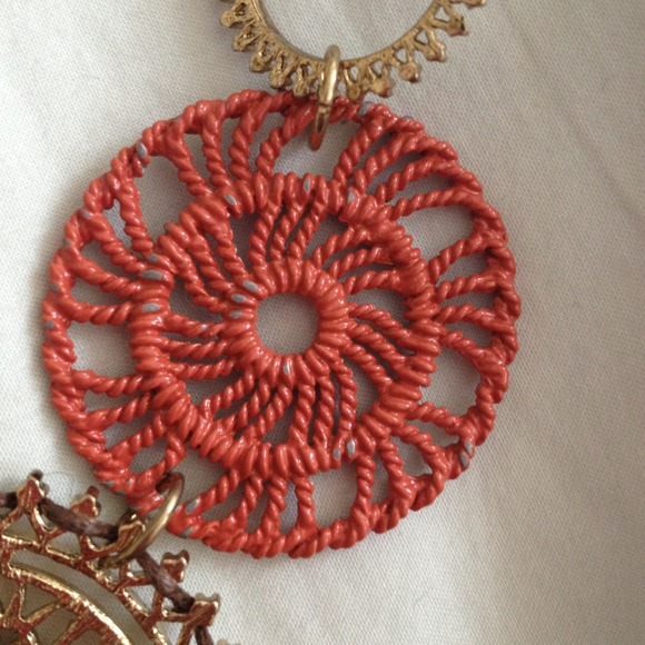 Statement necklace - Picture 2 of 3