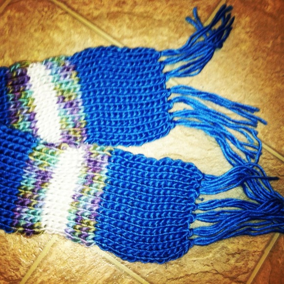 *NWT* Hand knit hat and scarf set - Picture 2 of 3