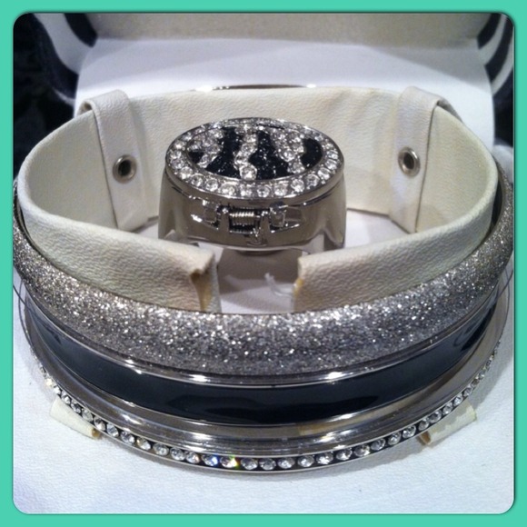 Bracelets/Ring-Watch Set (ONE)