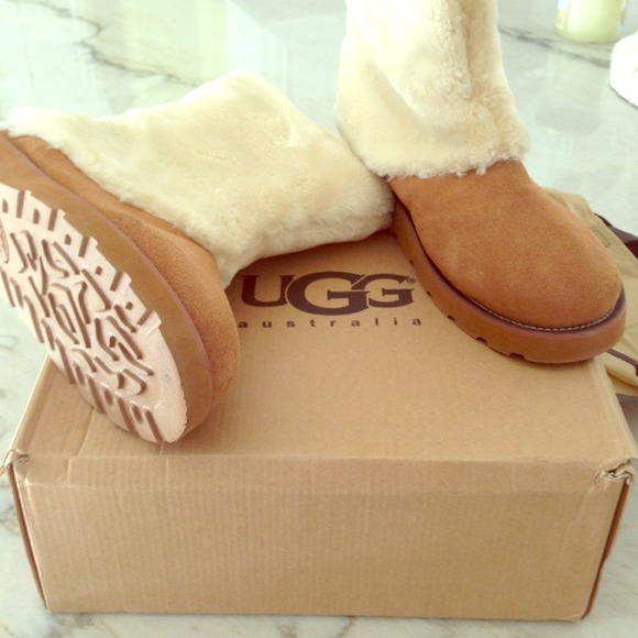 Worn once Camel Boots UGG inspired