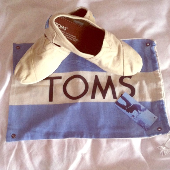 ❌TRADED❌Light Beige TOMS