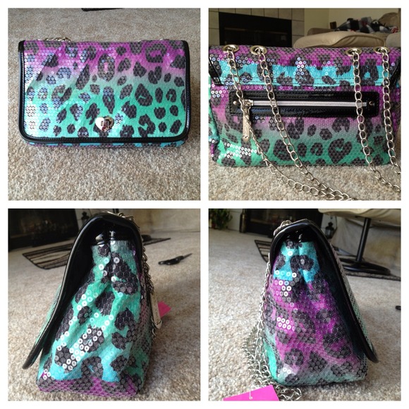 👜Betsey Johnson Shoulder Purse👜 - Picture 2 of 4