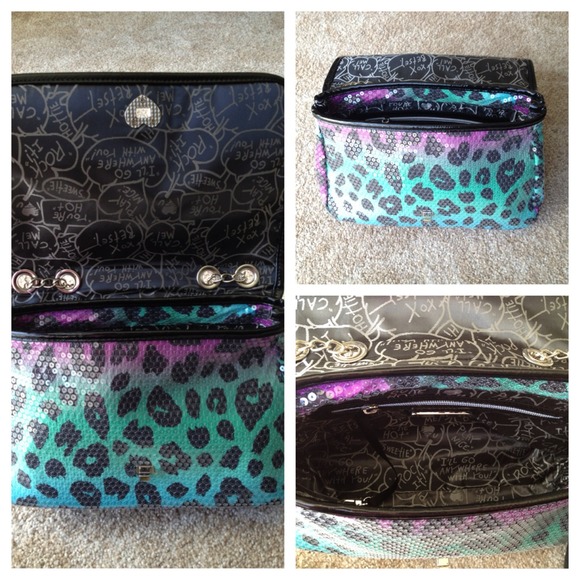 👜Betsey Johnson Shoulder Purse👜 - Picture 3 of 4