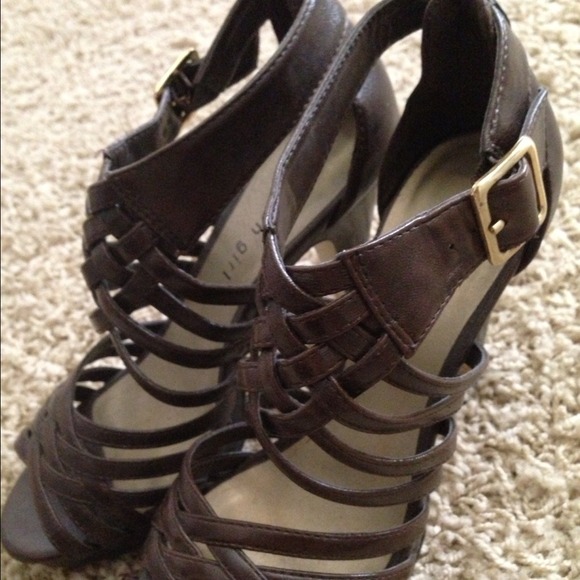 Madden Girl Brown heels size 6 - Picture 3 of 3
