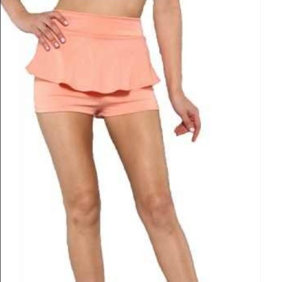 Peach solid peplum shorts.
