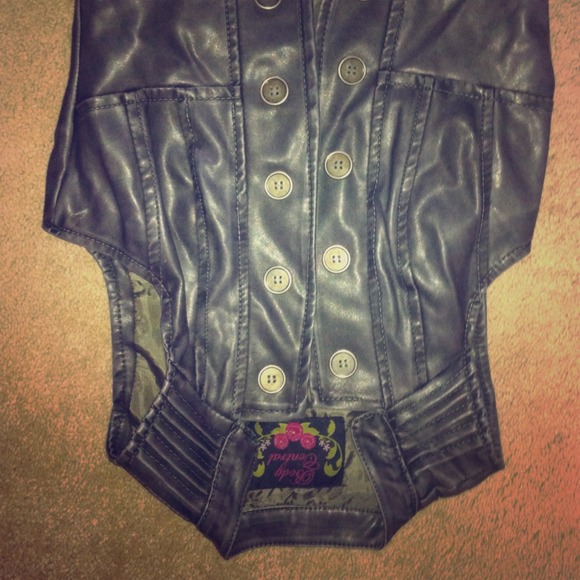 Sold 👍👍👍👍👍 vest faux leather