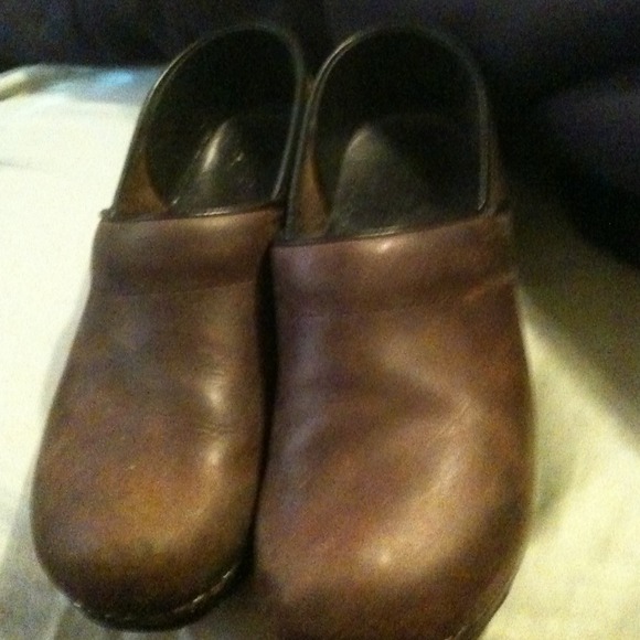 Dansko size 42 brown leather clogs.
