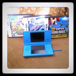 💋RESERVED💋 DSi 3games, original box/charger.