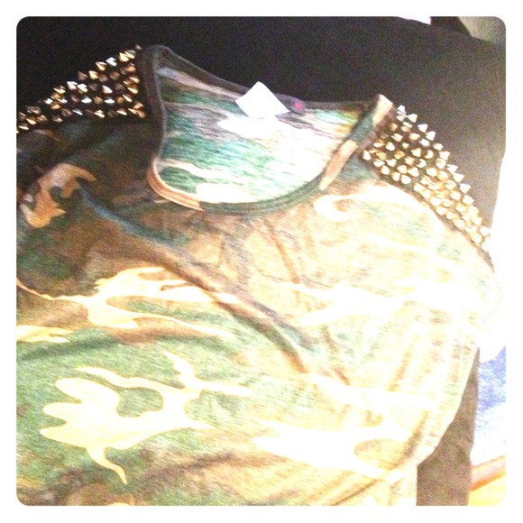 Shirt - Picture 1 of 1