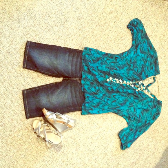 NY&CO Denim Capris Like New - Picture 1 of 2