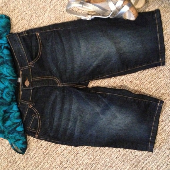 NY&CO Denim Capris Like New - Picture 2 of 2