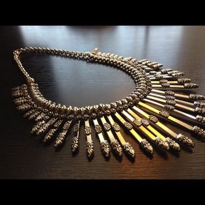 Silver metal fashion statement necklace!